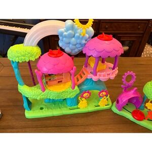 DreamWorks Trolls Poppy Treehouse Playset Light Up Rainbow Bridge and Pod Swing